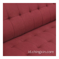 Sofa Santai Kain Merah Dua Kursi Ruang Tamu dengan Kaki Kayu Solid